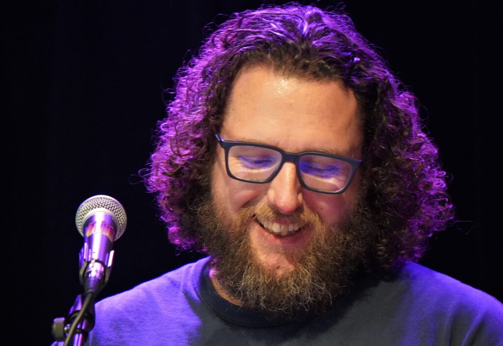 Close-up van Mattijs Reinen, stadsdichter van Beverwijk in 2025