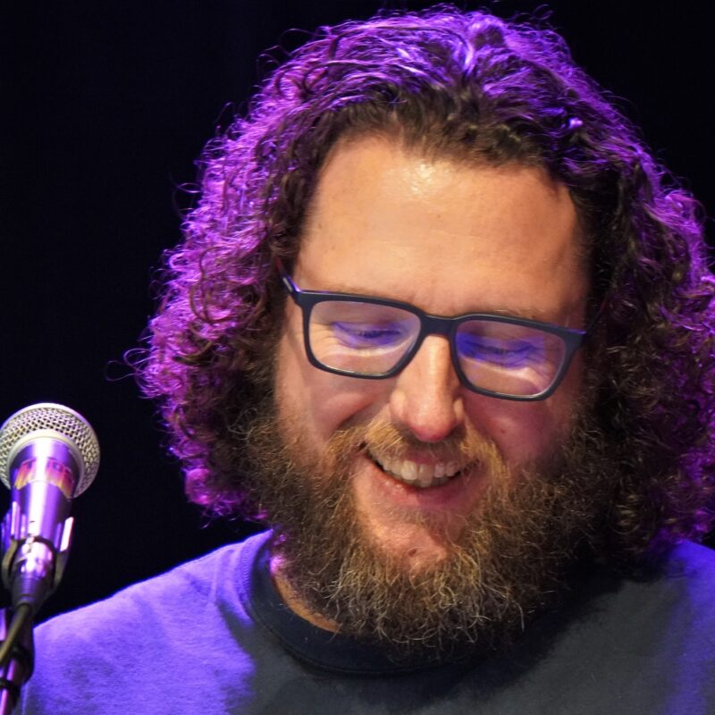 Close-up van Mattijs Reinen, stadsdichter van Beverwijk in 2025